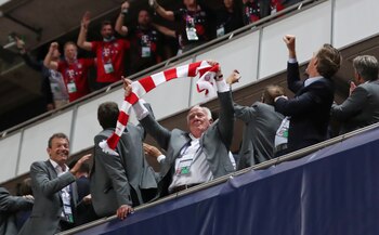 Los dirigentes del Bayern celebrando