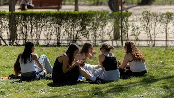 Las lluvias y tormentas activan avisos este lunes en siete CCAA y suben las temperaturas en el sur peninsular