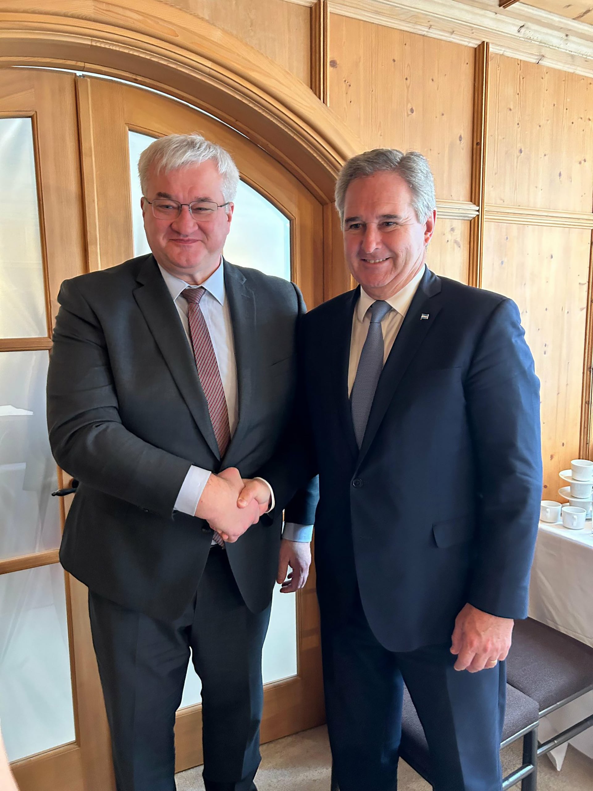 Pablo Quirno se reunió con el Ministro de Asuntos Exteriores de Ucrania, Andrii Sybiha, para analizar el escenario internacional, la evolución del conflicto con Rusia y los esfuerzos diplomáticos en curso. (@andrii_sybiha)