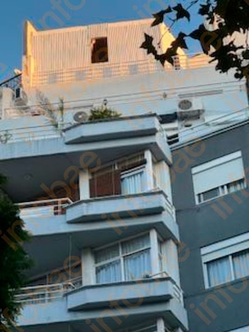Conflicto entre vecinos de Barrio Norte por la construcción sobre la terraza de un edificio