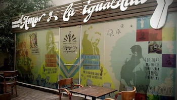 La puerta del centro cultural El Amor y la Igualdad