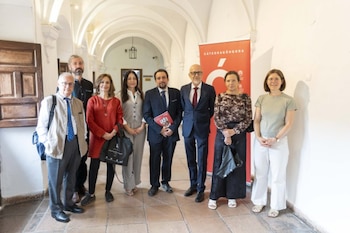 07/10/2026 Córdoba.- Especialistas internacionales analizan en la UCO los vínculos entre Góngora y sor Juana Inés de la Cruz.
La Cátedra Luis de Góngora de la Universidad de Córdoba (UCO) ha inaugurado este miércoles el Congreso Internacional 'Góngora y sor Juana Inés de la Cruz: magnitud dual', un encuentro que reúne a especialistas internacionales y personal investigador de España, México, Reino Unido, Francia y Estados Unidos para revisar la relación entre ambos autores.
SOCIEDAD
UCO