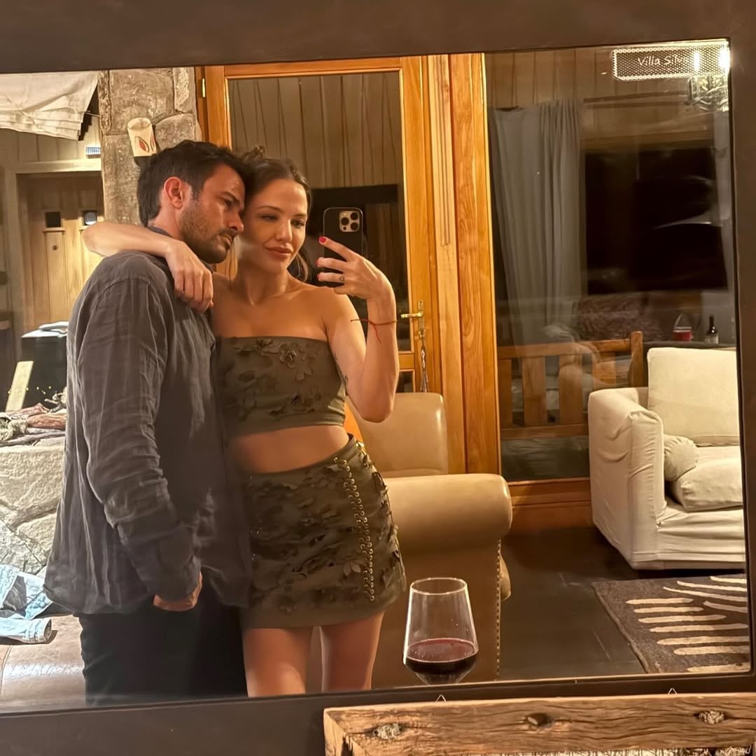 Las imágenes del carrusel en redes sociales retratan distintos momentos íntimos de la pareja, desde viajes hasta rutinas cotidianas