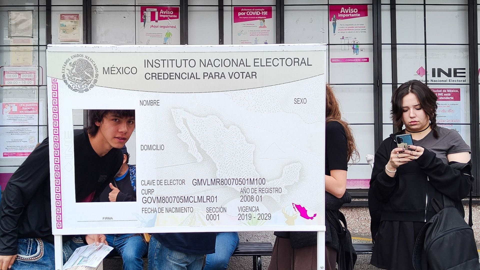 INE registra atraso de entrega de credenciales para votar: 645 mil están en espera