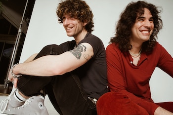 Los hijos de los líderes de KISS lanzarán su primer álbum como la banda Stanley Simmons