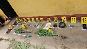 La inspección en la casa reveló una estimación económica y varias evidencias empaquetadas. Un dato inesperado del cateo marcó el relato del caso y dejó preguntas sobre el alcance de lo encontrado (Foto cortesía PNC)