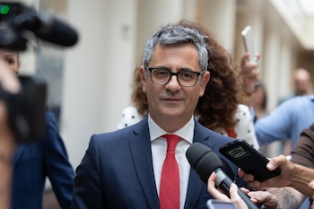 08/09/2026 El ministro de la Presidencia, Justicia y Relaciones con las Cortes, Félix Bolaños, a su llegada a una sesión plenaria en el Senado, a 8 de septiembre de 2026, en Madrid (España). Este es el primer pleno que se celebra en la Cámara Alta tras el período estival. Durante el mismo, el PP ha planteado un conflicto de atribuciones por las ausencias del Gobierno en el Senado para explicar la crisis migratoria de Ceuta.
POLITICA
Jesús Hellín - Europa Press