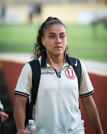 O Universitario chegou ao Estádio Monumental para disputar a final do Torneio Apertura da Liga Feminina 2026.