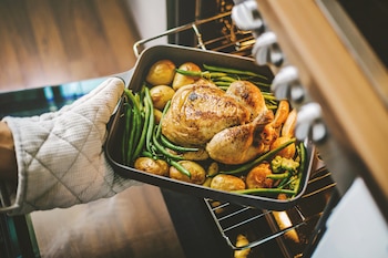 Pollo al horno (AdobeStock)