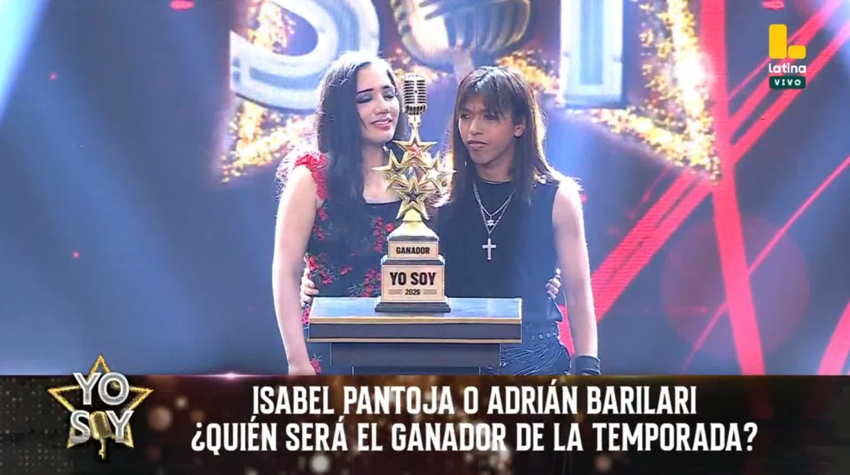 Los imitadores de Isabel Pantoja y Adrián Barilari aguardan los resultados finales frente al trofeo del programa de televisión Yo Soy.
