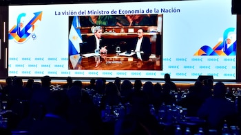 Caputo habló ante los empresarios de IDEA: descartó devaluar y anticipó el plan económico si Milei es reelecto