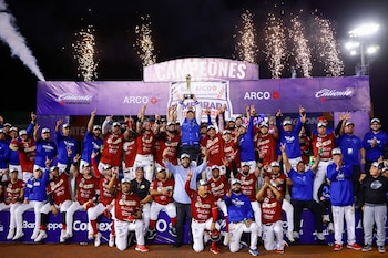 Con Julián Ornelas como el