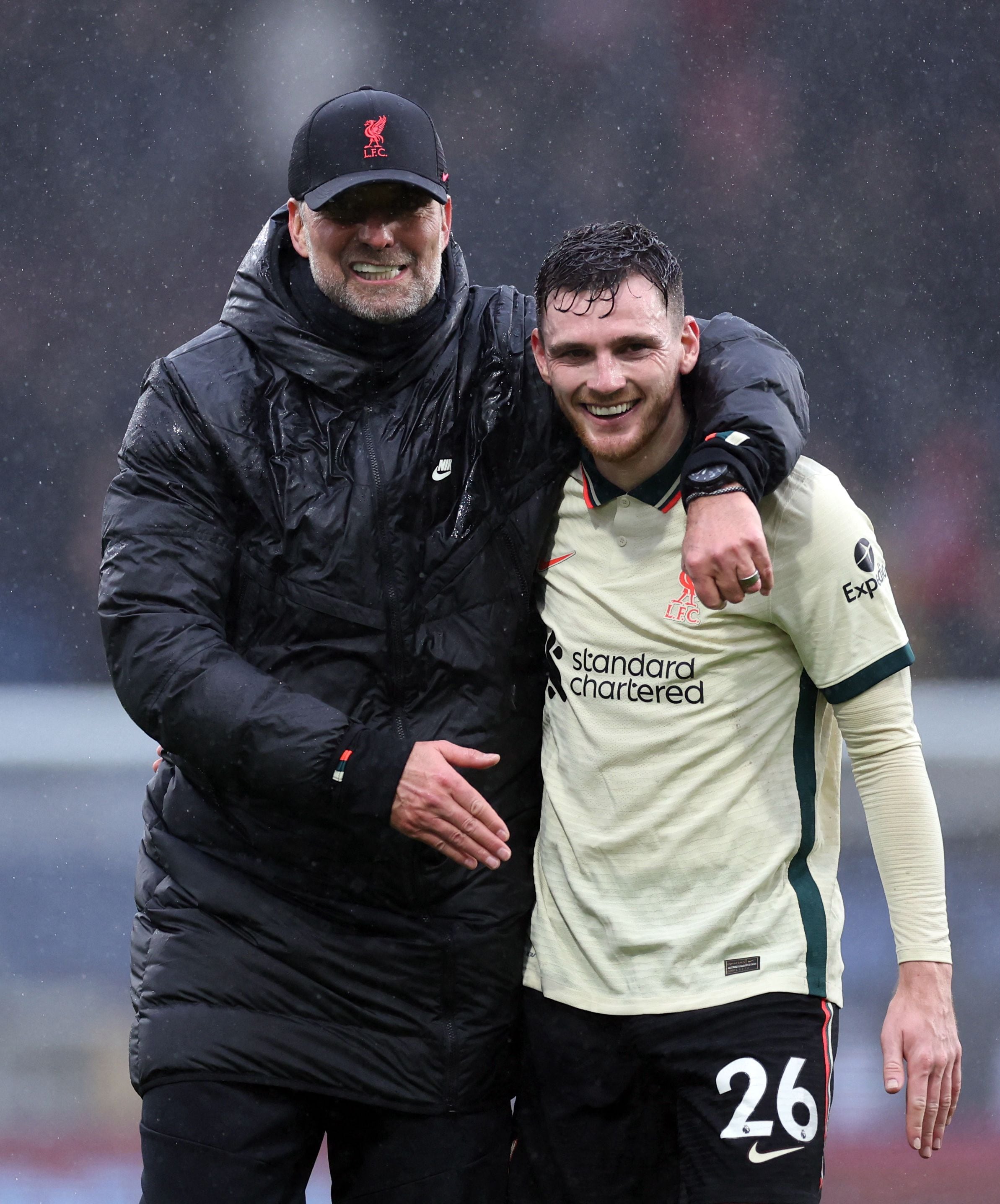 Robertson resalta el desafío de reconstruir el Liverpool tras la salida de siete jugadores y del técnico Jürgen Klopp (Action Images via Reuters/Carl Recine)