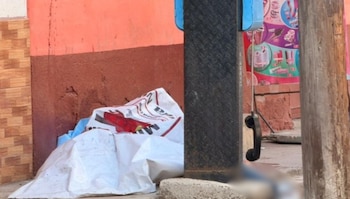 La identidad del hombre asesinado y los motivos del ataque armado aún no han sido revelados por las autoridades responsables. (Fotografía retomada de Azteca Noticias)
