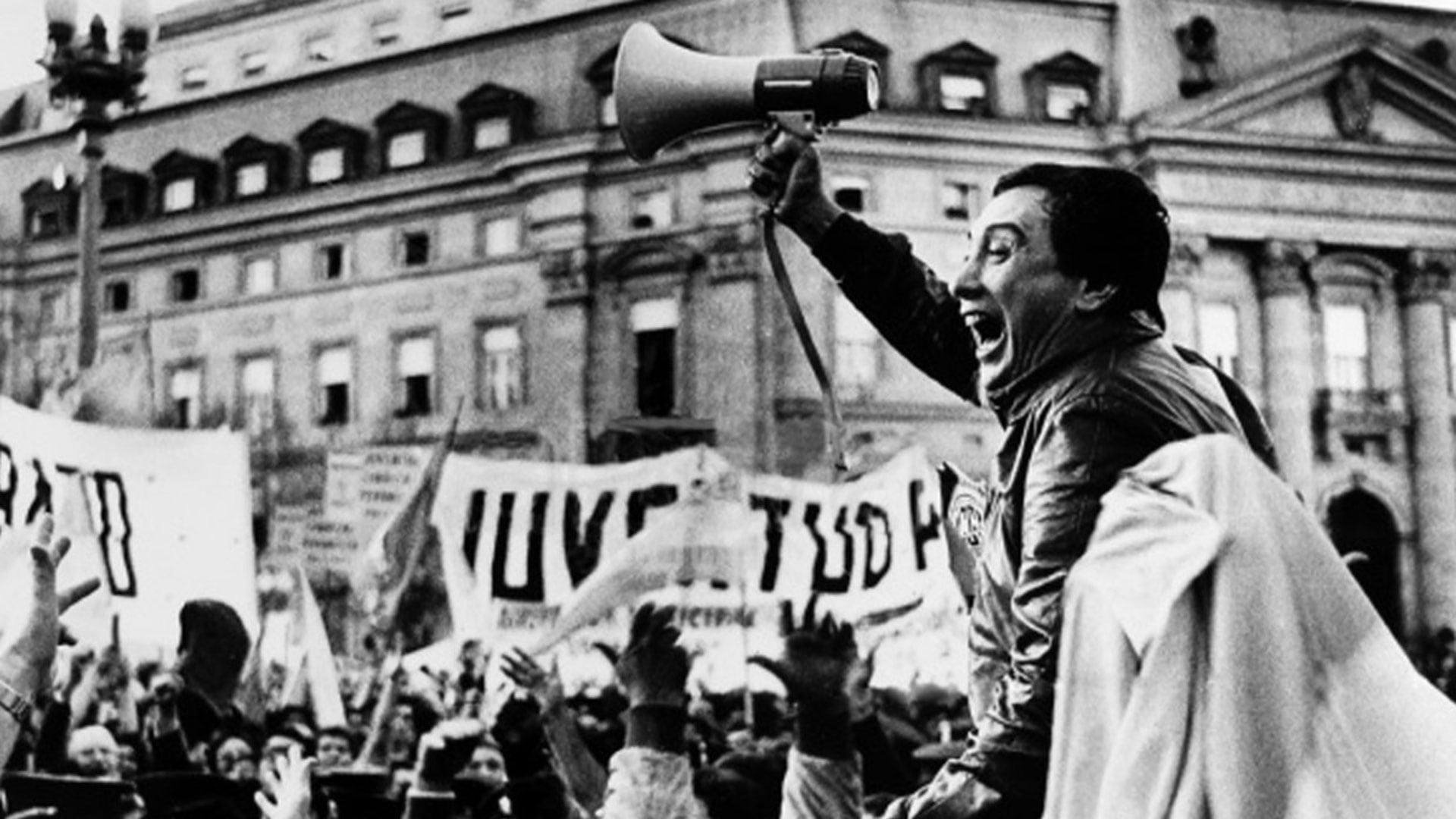 La marcha del 30 de marzo de 1982, convocada por la CGT de Saúl Ubaldini, reunió a más de cuarenta mil personas en reclamo de
