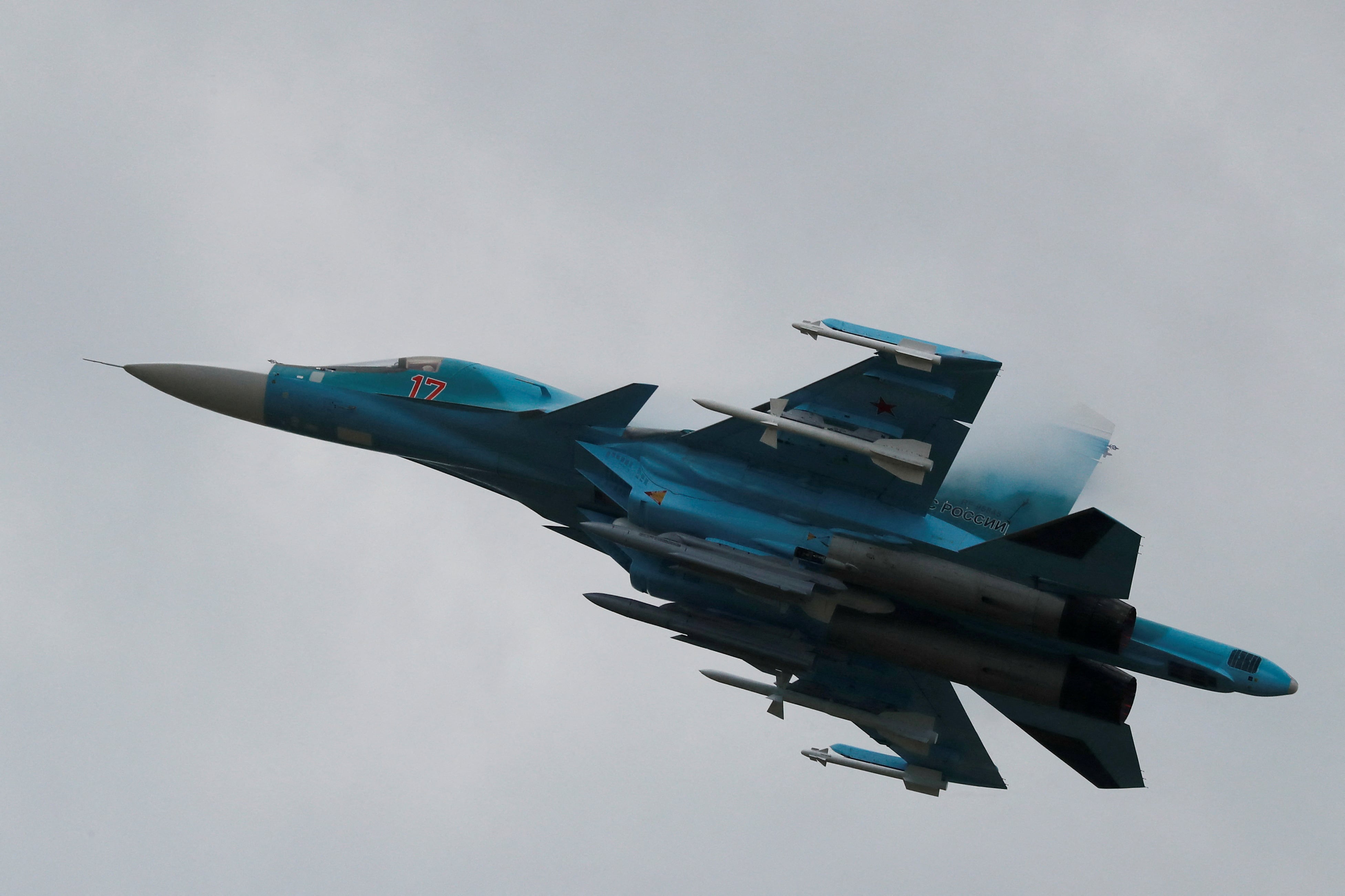 FILE PHOTO: A Sukhoi Su-34 fighter-bomber performs during a demonstration flight at the MAKS 2017 air show in Zhukovsky, outside Moscow, Russia, July 21, 2017. REUTERS/Sergei Karpukhin/File Photo