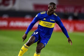 Luis Advíncula firmó contrato con