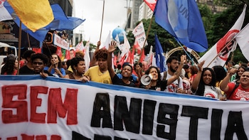 Miles de brasileños protestan contra