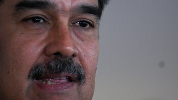 Maduro aprueba becas para que