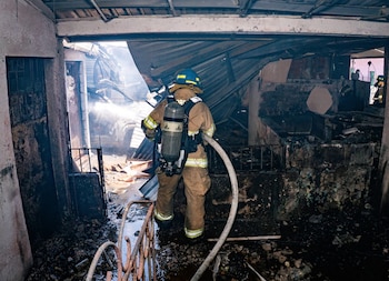 Un incendio estructural en una vivienda de la colonia Santa Cecilia, en San Sebastián, San Vicente, fue controlado sin personas lesionadas ni propagación a casas vecinas. (Foto: Cuerpo de Bomberos)