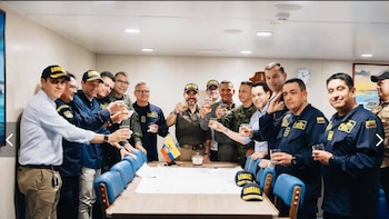 Abelardo de la Espriella invitó a la cúpula de la Armada en San Andrés a brindar con su “Ron Defensor”: los uniformados podrían ser sancionados