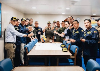 El encuentro oficial ocurrió en el buque patrullero ARC 24 de Julio al término de un consejo de seguridad - crédito Captura de Pantalla X/@StevenLievano