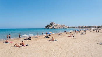 La playa más larga de la provincia de Castellón: desde un castillo medieval a kilómetros de playa para disfrutar de un paseo en verano