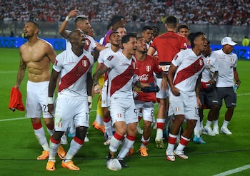 Perú derrotó 2-0 a Paraguay