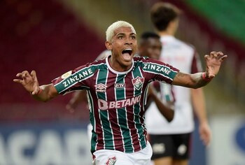 John Kennedy defiende los colores