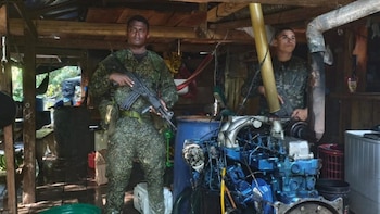 Armada inhabilitó siete dragas de minería ilegal en el río Caquetá, Putumayo: en el operativo hallaron una menor de 15 años