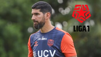 Sebastián Abreu durante un entrenamiento de César Vallejo.