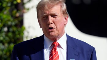 A horas de vencer el plazo para pagar una sentencia en su contra de 454 millones de dólares, Trump estalló en redes: “¡Debería ser cero!”