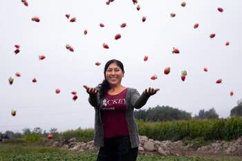 ‘Ella alimenta al mundo’ buscar