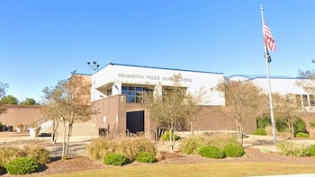 La violenta pelea ocurrió la madrugada del 5 de abril de 2026 en North Front Street, cerca de la base militar Camp Lejeune, el mayor centro de Marines en la costa este (Google Maps)