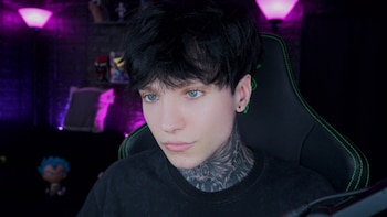 Cry tiene 24 años, es