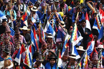 Simpatizantes participan en una marcha