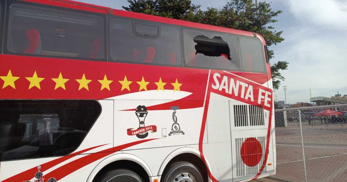 Violento ataque contra el bus de Independiente Santa Fe: ¿quiénes ...