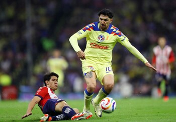 El técnico americanista respalda a su jugador cualquiera que sea su decisión. (REUTERS/Raquel Cunha)