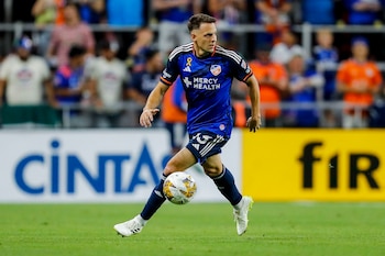 Santiago Arias cumple con su