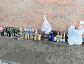 Las autoridades también incautaron bebidas alcohólicas entre las pertenencias de los hinchas