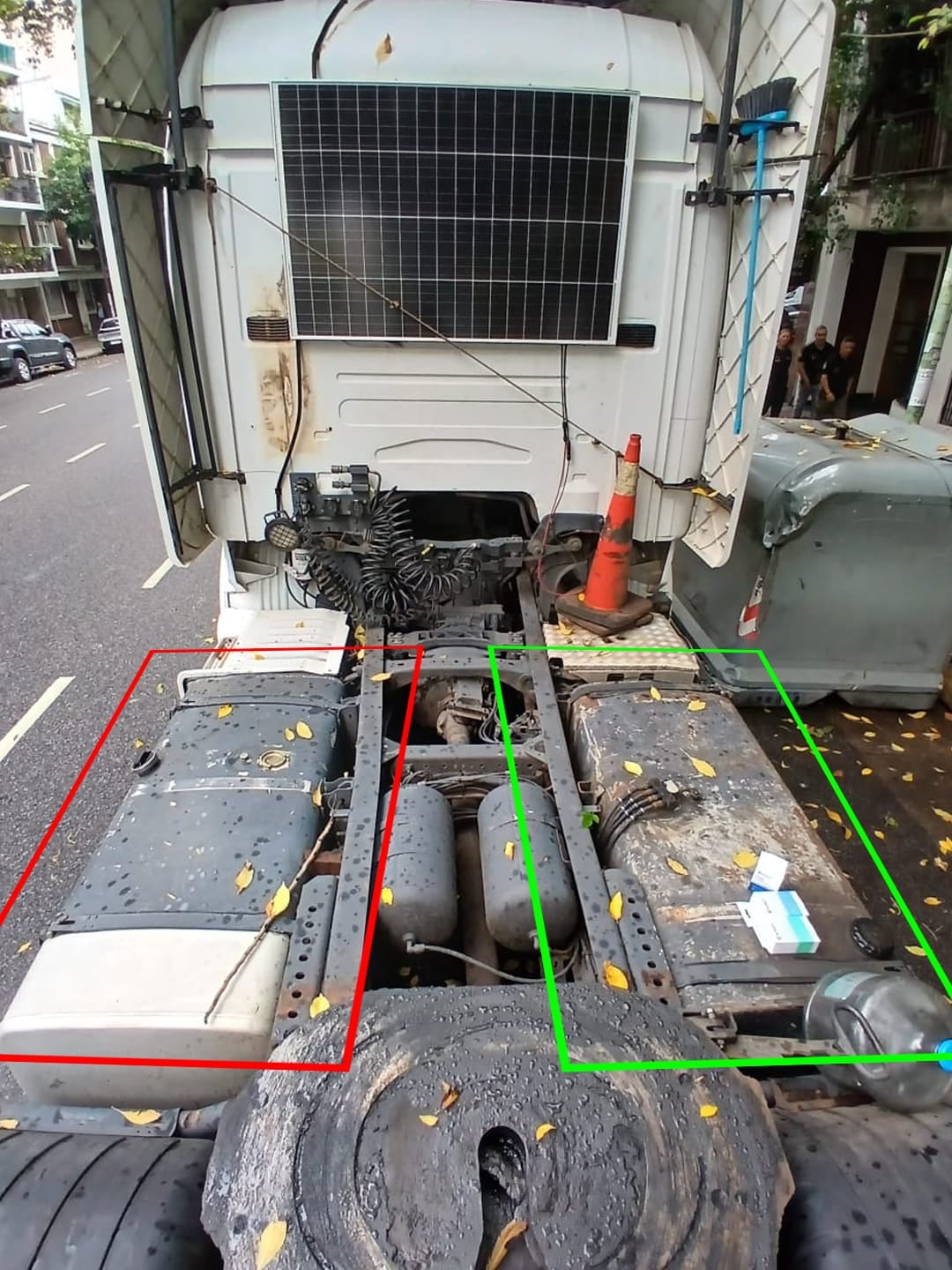 La sustancia era transportada en uno de los tanques del vehículo