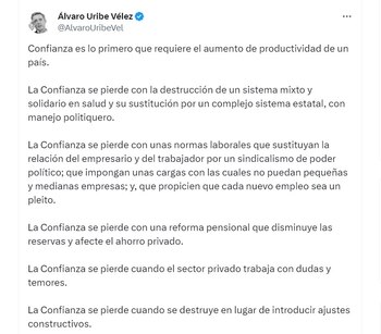 Álvaro Uribe arremete en contra