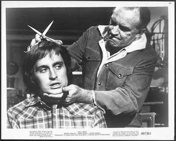 Michael Douglas y Arthur Kennedy en "Hail, Hero!"