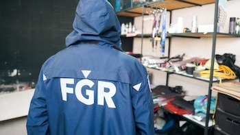 Fiscalía de El Salvador allana negocios y viviendas en operativo contra el narcotráfico en San Salvador