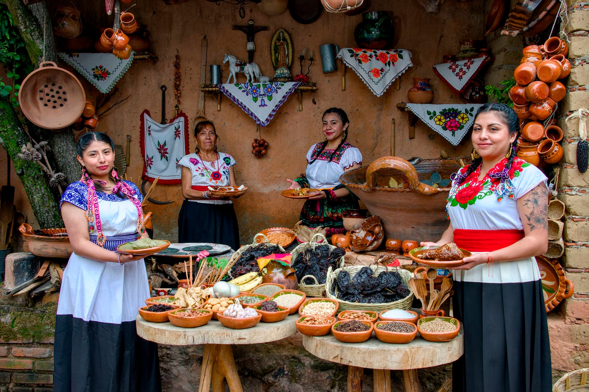 San Pedro Atocpan, la cuna del mole almendrado, concentra aproximadamente el 60% de la producción nacional de este producto. (Feria Nacional del Mole)