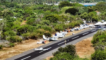 El nuevo aeródromo facilitará vuelos cortos entre El Salvador, Guatemala y Honduras, ampliando la oferta turística regional hacia destinos poco explorados como la Barra de Santiago. (Foto cortesía CEPA)
