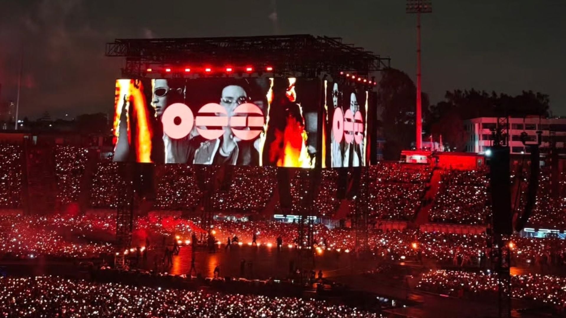 Videos del instante en que BTS inició su primer show en el Estadio San Marcos. IG. danielefecto.