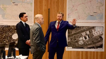 Roberto Velasco visita la embajada de EEUU, Ronald Johnson destaca colaboración entre ambos países