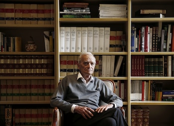 Imagen de archivo del escritor Luis Goytisolo (Barcelona, 1935-2026) durante una entrevista realizada en Pamplona. EFE/Jesús Diges