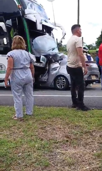 Las autoridades identifican a las cuatro víctimas de la familia Galán Lozano tras el fatal accidente en la vía Yopal-Villavicencio - crédito Captura video